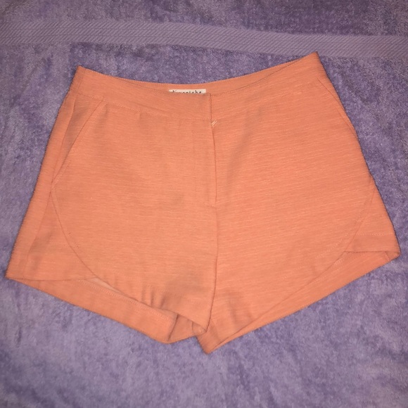 Love Riche Pants - Peach colored shorts
